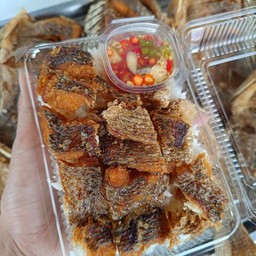 ข้าวปลาแกะ แม่กาญจนา