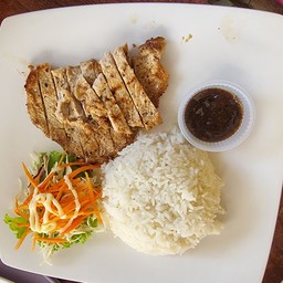 ข้าวไก่ย่างซอสแจ๋ว