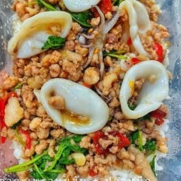 กระเพราพริกแห้ง -ร้านส้มจี๊ด