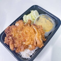 ข้าวไก่กรอบ แกงเขียวหวาน