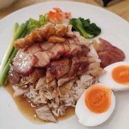 ข้าวหมูแดงหมูกรอบนครปฐม(ตลาดสัมมากร รามคำแหง) ตลาดสัมมากร