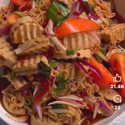 ยำมาม่าหมูยอ