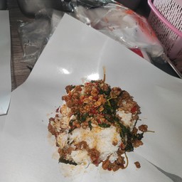 ร้านกระเพราห่อ25บาท สาขา1 ตลาดผู้ใหญ่กุ่ย