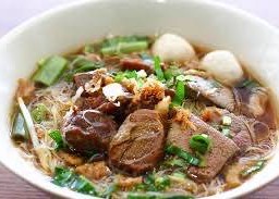 ก๋วยเตี๋ยวหมูตุ๋น