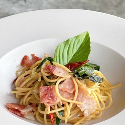 สปาเก็ตตี้ พริกแห้งเบคอน