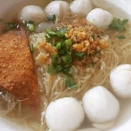 แม่สาลี่ ข้าวขาหมู