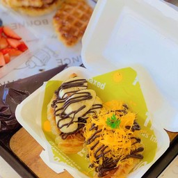 ครอฟเฟิลหน้าฝอยทองราดซอสซ้อกโกเเลต