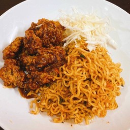 มาม่ารสทาโกะยากิ  ไก่กรอบคลุกซอส