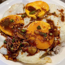 ข้าวไข่ดาว พริกแจ่ว ( ไข่3ใบ )
