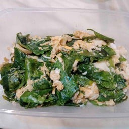 ใบเหลียงผัดไข่