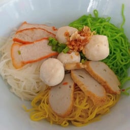 ก๋วยเตี๋ยวหมูแดง ลุงหมี ธรากร รามคำแหง 166 แยก 6