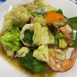 ผัดผักรวมมิตรกุ้ง