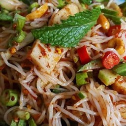 ยำขนมจีน