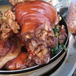 เจ้เดือนกระทะทอง