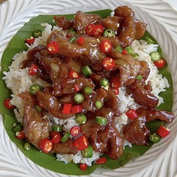 หมูหวานผัดพริกสดราดข้าว (ใช้หมูนุ่มอย่างดี)