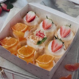 F8 ซูเฟล่ชีสเค้กส้มและสตรอเบอรรี่