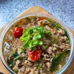 ต้มแซ่บวุ้นเส้นหนึบใส่หมูสับ