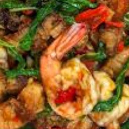 กระเพราหมูกรอบ+กุ้ง