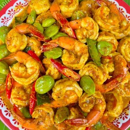ผัดเครื่องแกงกุ้งรวมหมูสามชั้นสะตอ