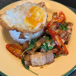 ข้าวกะเพราหมูกรอบ(ไม่รวมไข่)