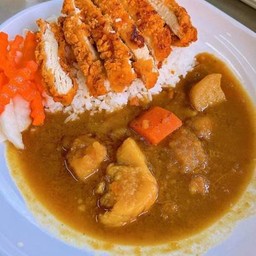 ข้าวเเกงกระหรี่ไก่ทอด