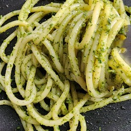 สปาเก็ตตี้ซอสเพสโต้ (สูตรใหม่ละเอียดยิบ)