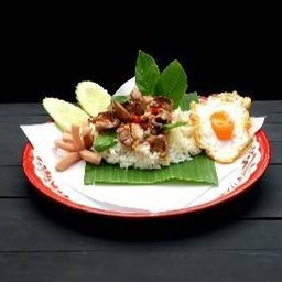 กะเพราเครื่องในไก่