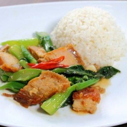 ข้าวคะน้าหมูกรอบ