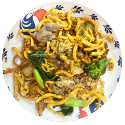 หมี่กรอบผัดซีอิ้วหมูหมัก (Fried Crispy Egg Noodles  in sauce with marinated pork and egg)
