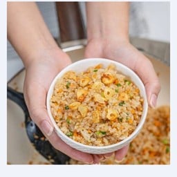ข้าวผัดเนยกระเทียม