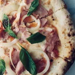 Spicy Amatriciana Pizza/ พิซซ่าเบคอนพริกขี้หนู