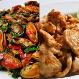 ผัดกะเพราหอยแมลงภู่ราดข้าว แถม ไก่กระเทียมราดข้าว