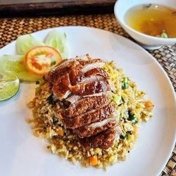 ข้าวผัดพริกเสฉวนเป็ดย่าง