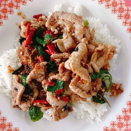 ข้าวกระเพราหมูชิ้น