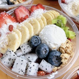 อาซาอิเบอร์รี่ Acai & กรีกโยเกิร์ต Greek yogurt (ผลไม้ตามฤดูกาล)