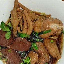 หมูกรอบนายอีม