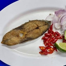 ปลาอินทรีเค็มทอด(พร้อมเครื่องเคียง)