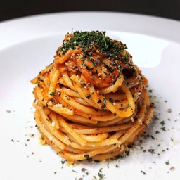 สปาเก็ตตี้อามาทริชานา (มะเขือเทศพริก) ผัดเบคอนรมควัน