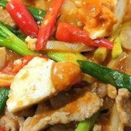 หมูผัดไข่เค็มราดข้าว