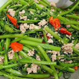 ผัดผัดบุ้งหมูราดข้าว