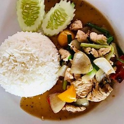 ผัดพริกไทยดำราดข้าว