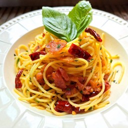 สปาเก็ตตีั้เบค่อนผัดพริกแห้ง