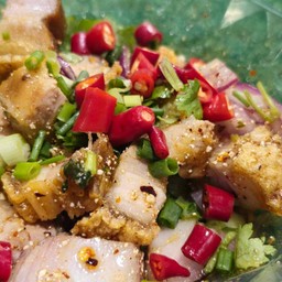 หมูกรอบยำแซ่บ สุดสะดิ้ง