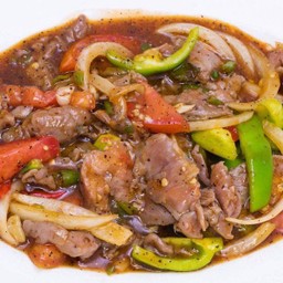 เนื้อผัดซอสสเต็กพริกไทยดำ