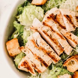 Caesar Salad w Grilled Chicken  /สลัดซีซ่าร์ไก่