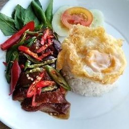 ข้าวกระเพราเป็ดย่าง