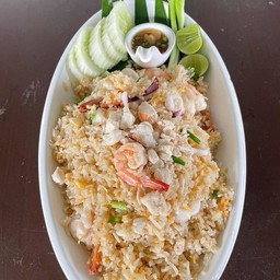 ข้าวผัดทะเล จานใหญ่