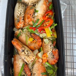 กุ้งตัวใหญ่ ผัดพริกไทยดำ (5-6ตัว)