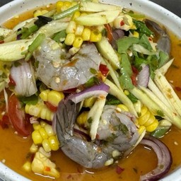 ยำมะม่วงข้าวโพดกุ้งสด
