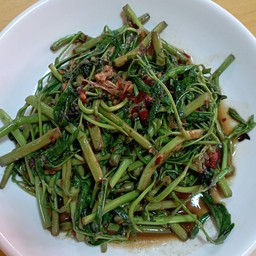 ผักกระเฉดไฟแดงเป็นกับข้าว